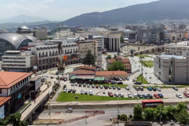 Skopje, Makedonya - 13 Mayıs 2017: Üsküp şehir Panorama üzerinden kale (Kale kale) Old Town, Makedonya Cumhuriyeti