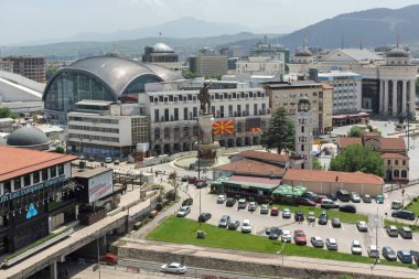Skopje, Makedonya - 13 Mayıs 2017: Üsküp şehir Panorama üzerinden kale (Kale kale) Old Town, Makedonya Cumhuriyeti