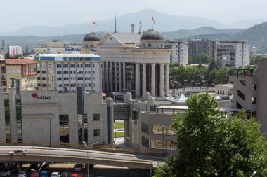 Skopje, Makedonya - 13 Mayıs 2017: Üsküp şehir Panorama üzerinden kale (Kale kale) Old Town, Makedonya Cumhuriyeti