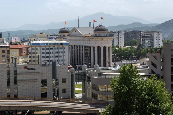 Skopje, Makedonya - 13 Mayıs 2017: Üsküp şehir Panorama üzerinden kale (Kale kale) Old Town, Makedonya Cumhuriyeti