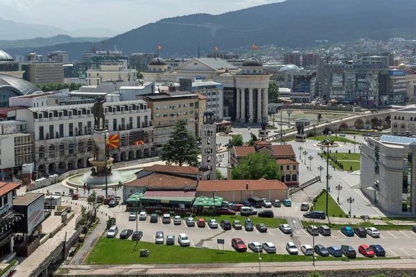 Skopje, Makedonya - 13 Mayıs 2017: Üsküp şehir Panorama üzerinden kale (Kale kale) Old Town, Makedonya Cumhuriyeti
