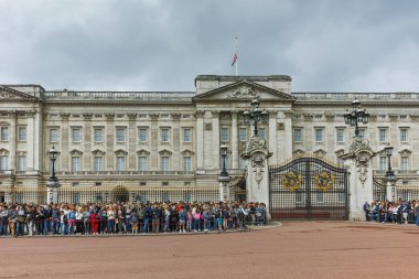 Londra, İngiltere - 17 Haziran 2016: Buckingham Sarayı Londra, İngiltere, Büyük Britanya