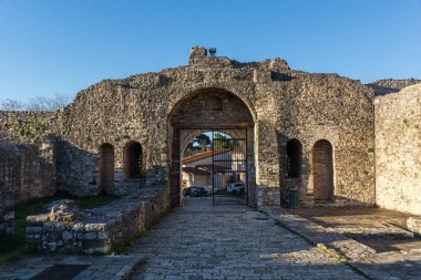 Ioannina, Yunanistan - 27 Aralık 2014: Muhteşem gün batımı görünümü Yanya Kalesi, Epirus, Yunanistan