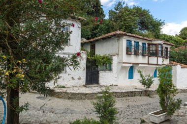 Xanthi, Yunanistan - 23 Eylül 2017: Street ve eski evleri eski kasaba İskeçe, Doğu Makedonya ve Trakya, Yunanistan