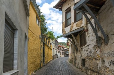 Xanthi, Yunanistan - 23 Eylül 2017: Street ve eski evleri eski kasaba İskeçe, Doğu Makedonya ve Trakya, Yunanistan