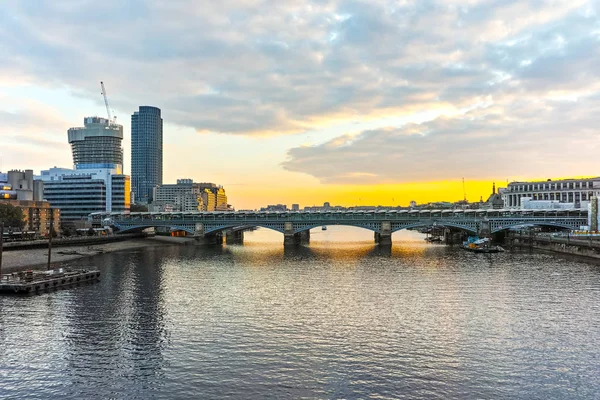 London England June 2016 Amazing Sunset Cityscape Millennium Bridge Thames — Stock Photo, Image