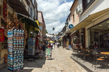 Skopje, Makedonya - 13 Mayıs 2017: şehir Üsküp, Makedonya Cumhuriyeti eski kasabada tipik sokak
