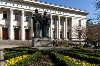 Sofia, Bulgaristan - 1 Nisan 2017: Bahar bakış Ulusal Kütüphanesi St. Cyril ve St Methodius Sofya, Bulgaristan