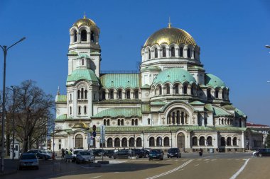 SOFYA, BULGARIA - 1 Nisan 2017: Bulgaristan 'ın Sofya kentindeki Katedral Aziz Alexander Nevski' nin muhteşem manzarası