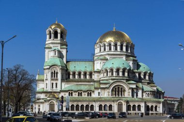 SOFYA, BULGARIA - 1 Nisan 2017: Bulgaristan 'ın Sofya kentindeki Katedral Aziz Alexander Nevski' nin muhteşem manzarası