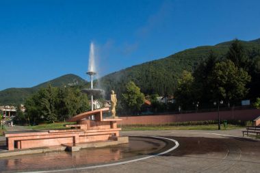 Şofben sıcak su Spa Resort Sapareva Banya, Bulgaristan ile Sapareva Banya, Bulgaristan - 13 Ağustos 2013: