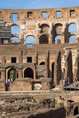 Rome, İtalya - 24 Haziran 2017: Colosseum yılında Roma, İtalya, şehrin bir parçası içinde gelen turist