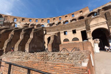 Rome, İtalya - 24 Haziran 2017: Colosseum yılında Roma, İtalya, şehrin bir parçası içinde gelen turist