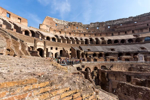 Рим Італія Червня 2017 Туристів Які Відвідують Всередині Частиною Колізей — стокове фото