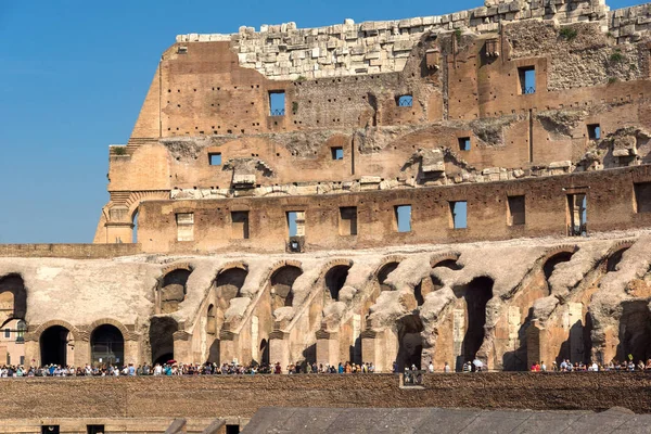 Rom Italien Juni 2017 Turister Som Besöker Släpper Del Colosseum — Stockfoto