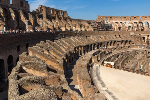 Roma Itália Junho 2017 Turistas Que Visitam Parte Coliseu Cidade — Fotografia de Stock