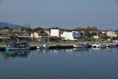 Keramoti, Yunanistan - 4 Nisan 2016: Keramoti Köyü, Doğu Makedonya ve Trakya, Yunanistan, bağlantı noktasının görünümü şaşırtıcı