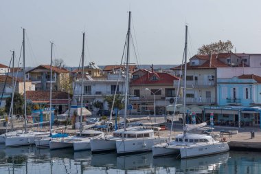 Keramoti, Yunanistan - 4 Nisan 2016: Keramoti Köyü, Doğu Makedonya ve Trakya, Yunanistan, bağlantı noktasının görünümü şaşırtıcı