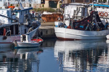 Keramoti, Yunanistan - 4 Nisan 2016: Keramoti Köyü, Doğu Makedonya ve Trakya, Yunanistan, bağlantı noktasının görünümü şaşırtıcı