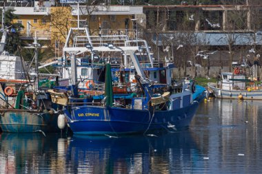 Keramoti, Yunanistan - 4 Nisan 2016: Keramoti Köyü, Doğu Makedonya ve Trakya, Yunanistan, bağlantı noktasının görünümü şaşırtıcı