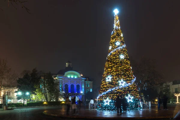 Plovdiv Bulgaria Декабря 2017 Рождественская Елка Перед Ратушей Городе Пловдив — стоковое фото
