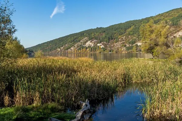 Jesienią Pancharevo Lake Sofii Region Bułgaria — Zdjęcie stockowe
