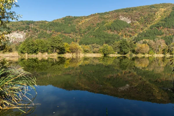 Jesienią Pancharevo Lake Sofii Region Bułgaria — Zdjęcie stockowe