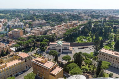 Vatikan ve Roma şehrinin panoramik kubbe St. Peter's Bazilikası'na, İtalya dan şaşırtıcı