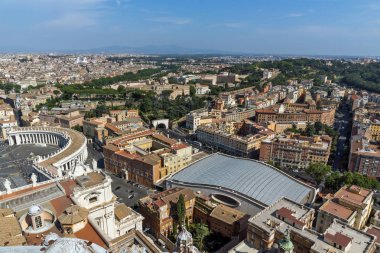 Vatikan ve Roma şehrinin panoramik kubbe St. Peter's Bazilikası'na, İtalya dan şaşırtıcı