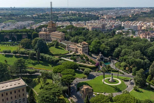 Vatikan ve Roma şehrinin panoramik kubbe St. Peter's Bazilikası'na, İtalya dan şaşırtıcı
