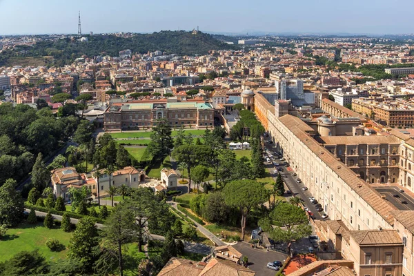Vatikan ve Roma şehrinin panoramik kubbe St. Peter's Bazilikası'na, İtalya dan şaşırtıcı
