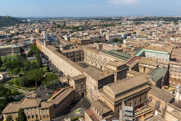 Vatikan ve Roma şehrinin panoramik kubbe St. Peter's Bazilikası'na, İtalya dan şaşırtıcı