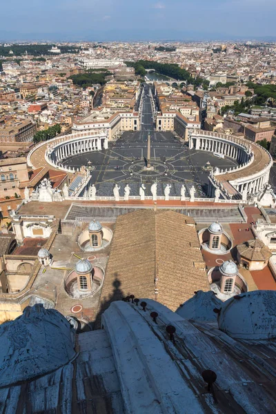 Vatikan ve Roma şehrinin panoramik kubbe St. Peter's Bazilikası'na, İtalya dan şaşırtıcı