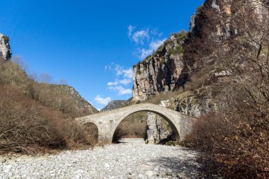 Missios köprü manzara Vikos gorge ve Pindus Dağları, Zagori, Epirus, Yunanistan inanılmaz