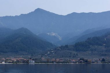 Thassos, Yunanistan - 5 Nisan 2016: Thassos şehri, Doğu Makedonya ve Trakya Yunanistan panoramik manzaralı 
