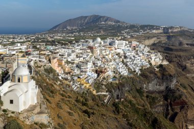 Santorini, Yunanistan - 5 Mayıs 2013: Panoramik Santorini Adası, Thira, Kiklad Adaları, Yunanistan