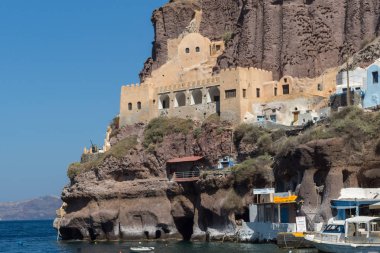 Santorini, Yunanistan - 6 Mayıs 2013: Panoramik liman Santorini Adası, Thira, Kiklad Adaları, Yunanistan