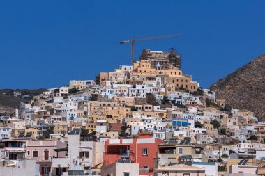 Syros, Yunanistan - 30 Nisan 2013: Panoramik şehir Ermopoli, Syros, Cyclades Islands, Yunanistan için