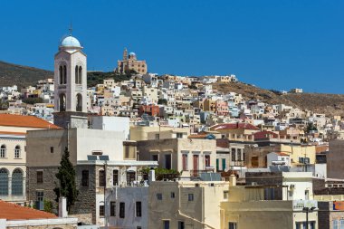 Syros, Yunanistan - 30 Nisan 2013: Panoramik şehir Ermopoli, Syros, Cyclades Islands, Yunanistan için