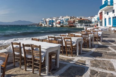 Mykonos, Yunanistan - 1 Mayıs 2013: Mykonos, Cyclades Islands, Yunanistan, küçük Venedik beyaz evler