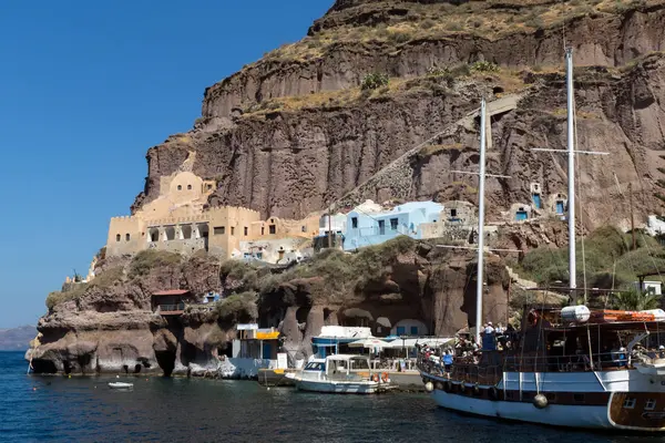 Santorini, Yunanistan - 6 Mayıs 2013: Panoramik liman Santorini Adası, Thira, Kiklad Adaları, Yunanistan