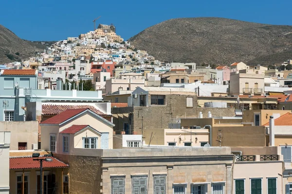 Syros, Yunanistan - 30 Nisan 2013: Panoramik şehir Ermopoli, Syros, Cyclades Islands, Yunanistan için