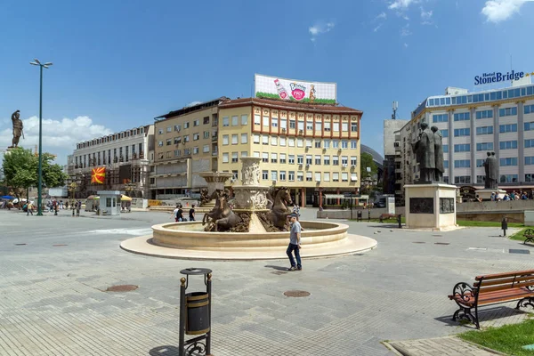 Skopje, Makedonya - 13 Mayıs 2017: Çeşme Makedonya Üsküp şehir merkezinde