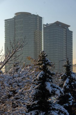 Sofia, Bulgaristan - 29 Kasım 2017: Gün batımı görünümü iş bina City, Sofia, Bulgaristan
