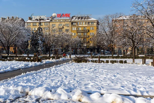 Sofia Bulgária Novembro 2017 Vista Inverno Pessoas Caminhando Parque Frente — Fotografia de Stock