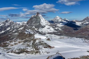 Mount Matterhorn Panoraması kış bulutlar, Valais Canton, Alpler, İsviçre ile kaplı 