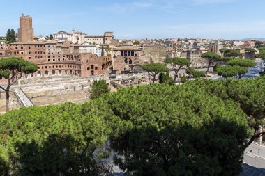 Rome, İtalya - 23 Haziran 2017: Panoramik Roma çatıdan sunak vatanın, İtalya