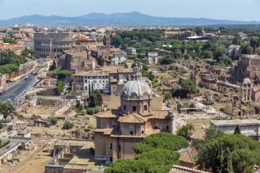 Rome, İtalya - 23 Haziran 2017: Panoramik Roma çatıdan sunak vatanın, İtalya