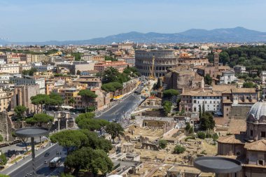 Rome, İtalya - 23 Haziran 2017: Panoramik Roma çatıdan sunak vatanın, İtalya