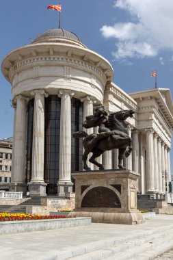 Skopje, Makedonya - 13 Mayıs 2017: Üsküp şehir merkezi ve Arkeoloji Müzesi, Makedonya Cumhuriyeti